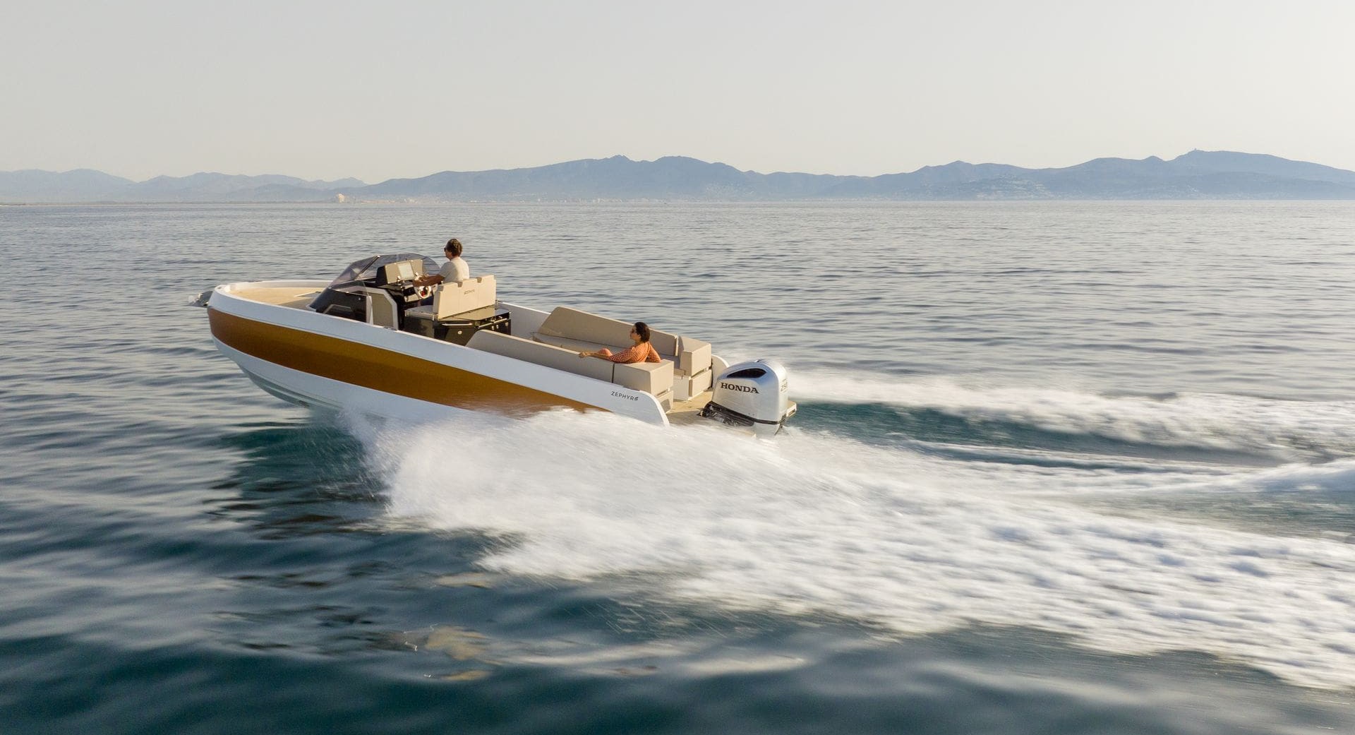 Zephyr Boats: 5 different Z800 boat models