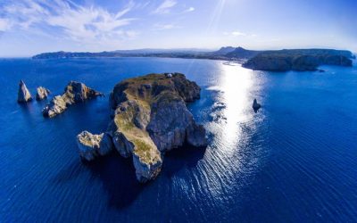 Descubriendo la Magia Marina: Viajes en Barco a las Islas Medas en la Costa Brava